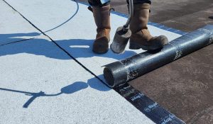 witte bitumen dakbedekking branden